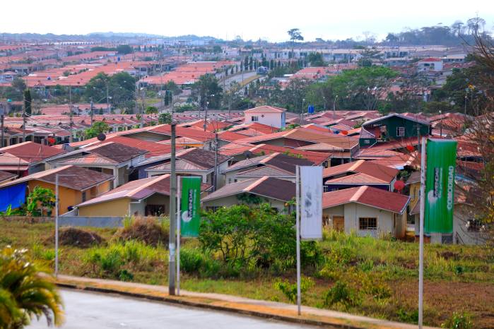 Con la ley de interés preferencial muchas familias panameñas buscan obtener su primera vivienda propia.