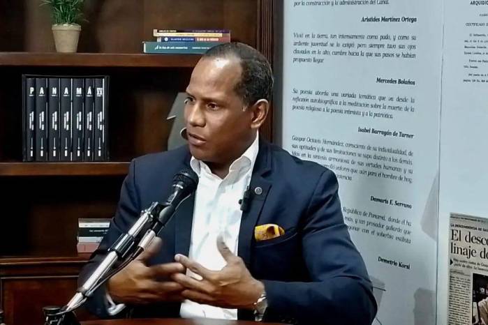 Martínez podría evitar la prisión mediante días multa, pero quedaría impedido de ejercer funciones públicas durante cuatro años.