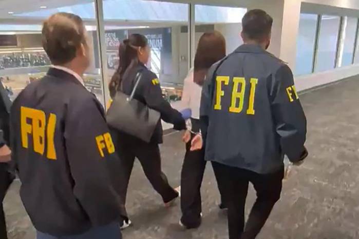 La presunta espía fue arrestada este lunes en el Aeropuerto Internacional de Los Ángeles (California).