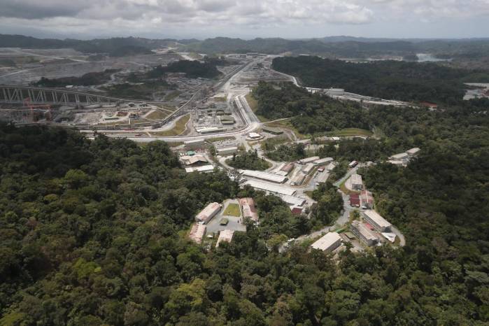 Brenes cuestionó además si la empresa finalizó actividades comerciales, recreativas o de contenido digital para promover la minería.