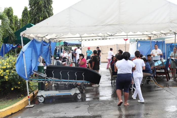 Pacientes afuera del Hospital Aquilino Tejeira.
