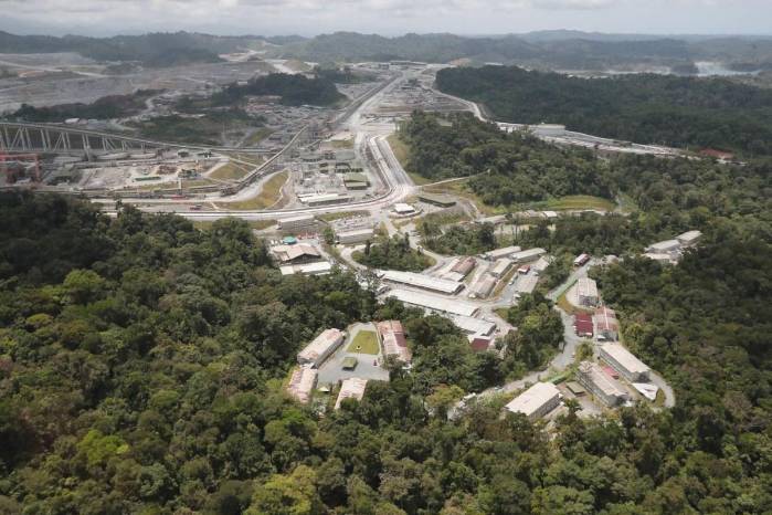 Holness recordó que Panamá es uno de los tres países carbono negativos del mundo, lo que convierte su patrimonio natural en un activo ambiental global.
