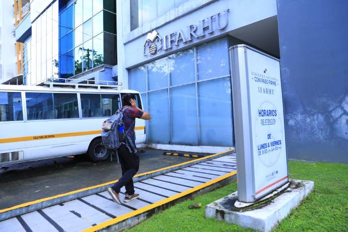 El Ifarhu ha solicitado traslados de partidas por más de $126 millones para cumplir con las becas vigentes.