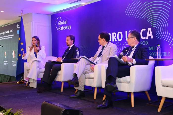 Panelistas durante el Foro UE-CA 2026 de dos días que realiza en un hotel de la ciudad de Panamá.