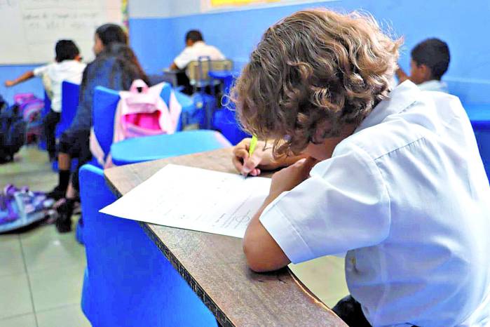 ¿Quién está enseñando? Déficit de docentes y desconfianza golpea la educación panameña