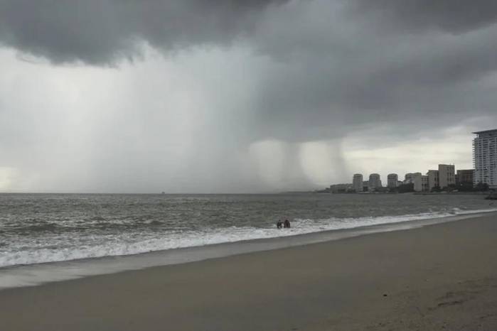 La Marina de México instó a navegantes y residentes de las zonas costeras a extremar las precauciones.