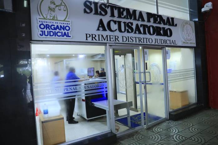 La Fiscalía sostiene que la utilización de estas acreditaciones habría permitido a algunos docentes obtener ventajas dentro del sistema de selección.