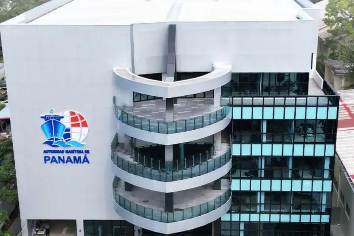 La Autoridad Marítima de Panamá reabre el mercado de suministro de combustibles por barcazas, promoviendo la transparencia y la libre competencia en los servicios marítimos auxiliares.