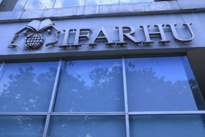 500 expedientes de estudiantes que recibieron auxilios económicos están en revisión, los pagos de este beneficio están suspendidos.