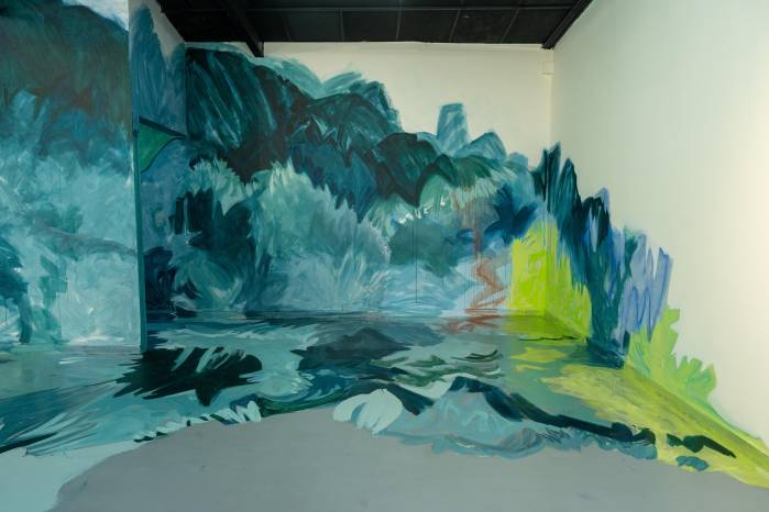 Mural al fondo de la galería Mateo Sariel.