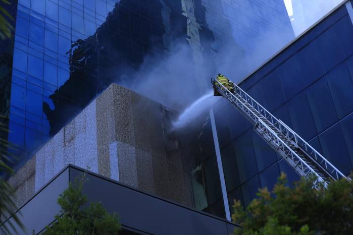 El Cuerpo de Bomberos logró controlar el fuego y confinarlo para extinguirlo.