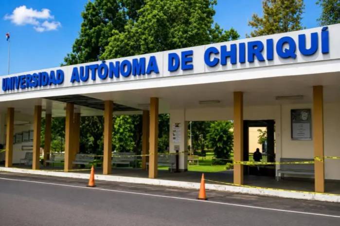 La universidad advierte sobre el riesgo que representa la falta de iluminación y pide reforzar la vigilancia para evitar nuevos robos.