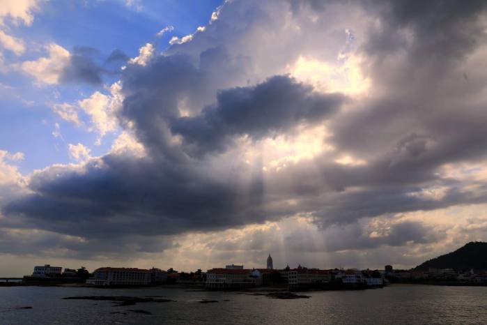 Las temperaturas máximas estarán entre 26°C y 29°C en el Caribe, y entre 28°C y 33°C en el Pacífico.