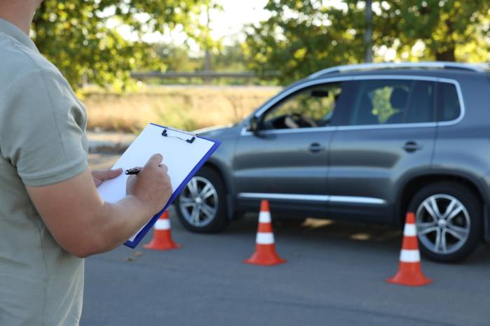La fijación de una tarifa mínima de $300 obligará a los nuevos conductores a pagar un precio único, bloqueando la búsqueda de ofertas.
