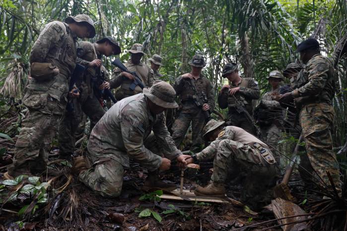 Explicaron que el Centro de Entrenamiento de Operaciones en Selva funciona desde hace más de un año como una escuela reconocida oficialmente por el Ejército estadounidense.