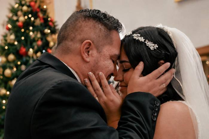 Óskar Ortiz y su esposa, Carolina, deberán comenzar de cero después de que el terremoto destruyera el hogar que construyeron tras 22 años de trabajo.