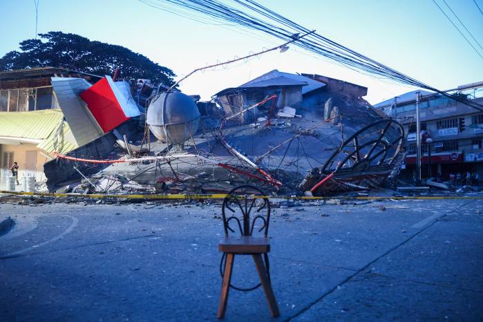 Debido a la magnitud del movimiento, el Centro de Alerta de Tsunamis del Pacífico emitió advertencias para varias zonas costeras.