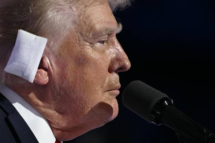 Los funcionarios del FBI aseguraron que ya entrevistaron a docenas de personas que estaban en el acto político de Trump.