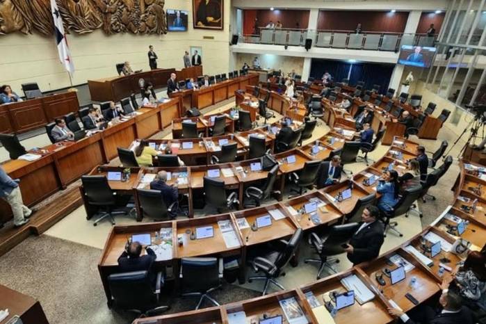 Para acogerse a esta disposición, cada empresa o institución pública deberá elaborar una lista de los servicios técnicos, repuestos y equipos.