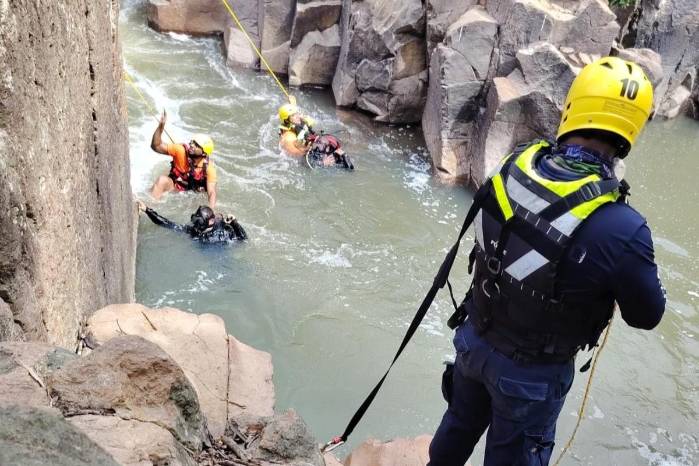 Es un paso angosto donde el río fluye entre peñascos de piedra, alcanzando profundidades que superan los 15 metros en algunas zonas.