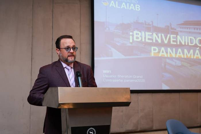 Una imagen de archivo del ministro de Comercio e Industrias, Julio Moltó, detalló los alcances del plan voluntario negociado con cadenas de alimentos.