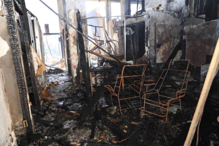 Interior de casona en la calle Veraguas tras el incendio del pasado miércoles.