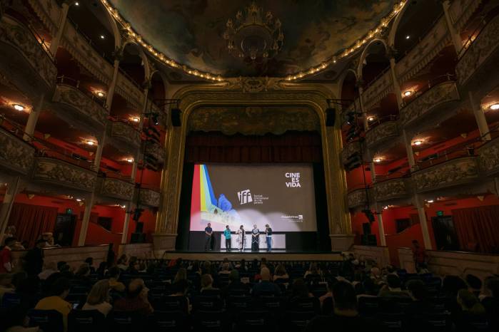 Proyección En busca de indio conejo