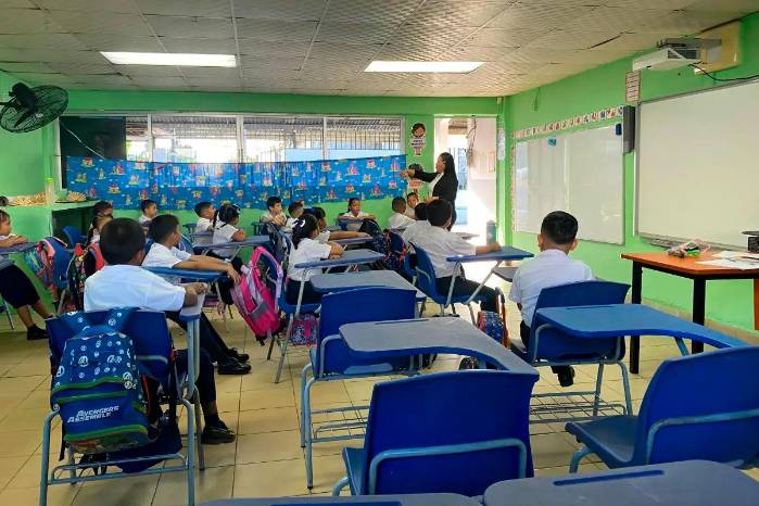 Solidaridad con el educador panameño