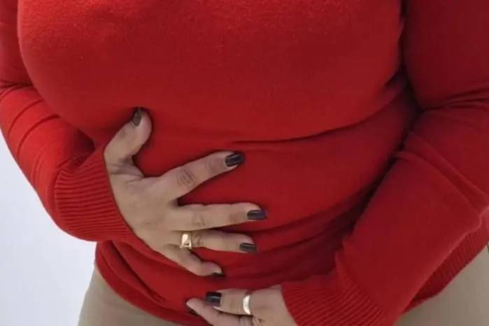 Los síntomas de esta condición van desde vómitos y diarrea, hasta dolor abdominal.