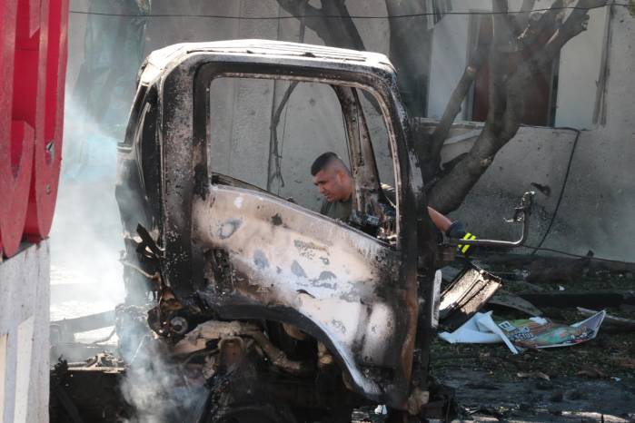 Al menos ocho policías y otras tres personas resultaron heridas por la explosión de un vehículo bomba cerca del comando de la Policía del Departamento de Norte de Santander, en la ciudad colombiana de Cúcuta, fronteriza con Venezuela, que fue seguida de otras detonaciones.