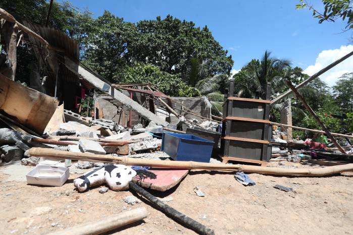 El director explicó que los terremotos de gran magnitud pueden provocar deformaciones del terreno, incluidos levantamientos y hundimientos.