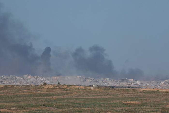 Israel continúa su ofensiva por aire, mar y tierra contra la franja de Gaza.