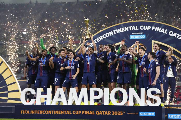 El PSG celebrando su primer título de la Copa Intercontinental en el 2025.
