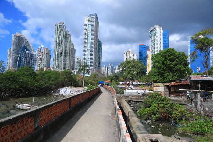 Deuda pública aumenta $1,888 millones en un mes