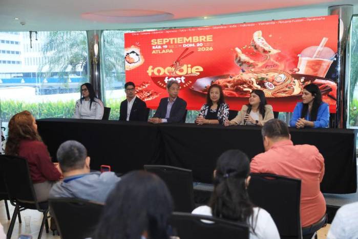 Representantes de la Autoridad de Turismo de Panamá y del comité organizador durante la conferencia de prensa para presentar del Foodie Fest 2026.