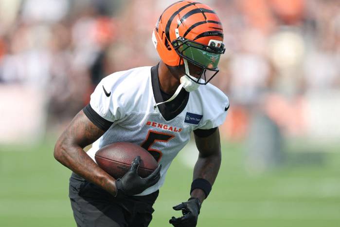 Tee Higgins (#5), receptor de los Cincinnati Bengals, entrena el 29 de julio de 2026 en Ohio previo al partido oficial de la NFL.