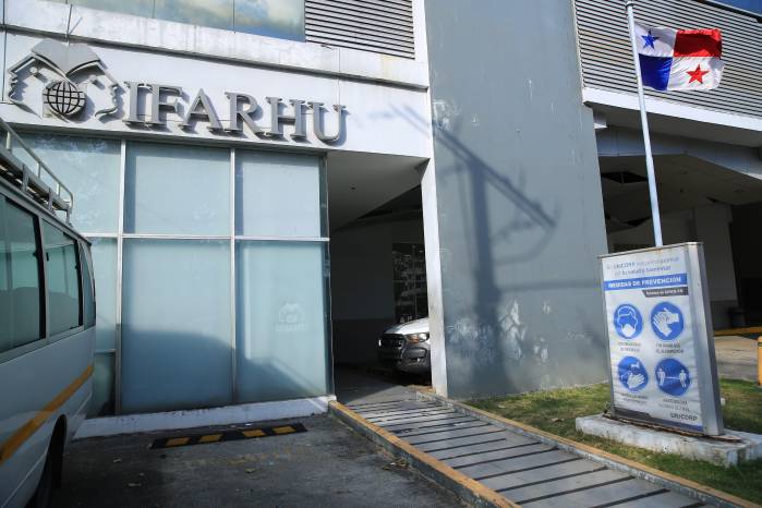 Fachada de la sede del Ifarhu en ciudad de Panamá.