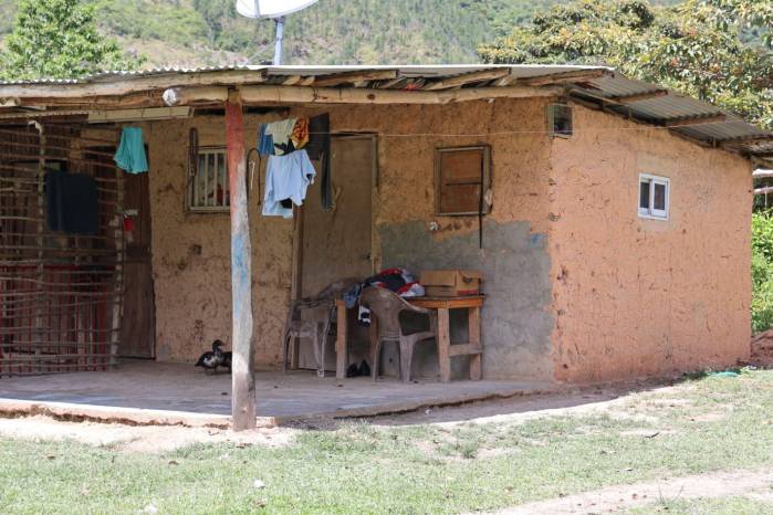 En Paguá de La Pintada, Alberto enfrenta la incertidumbre de no poder regresar con sus hijos a la vivienda que construyó como hogar.