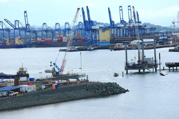 Panamá cuenta con puertos en el Atlántico y Pacífico.