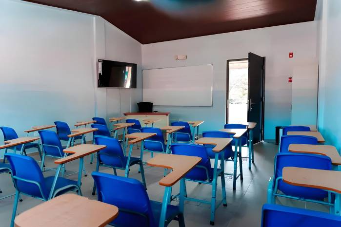 El balance preliminar reporta daños en 188 centros educativos oficiales tras el sismo de magnitud 7,5.