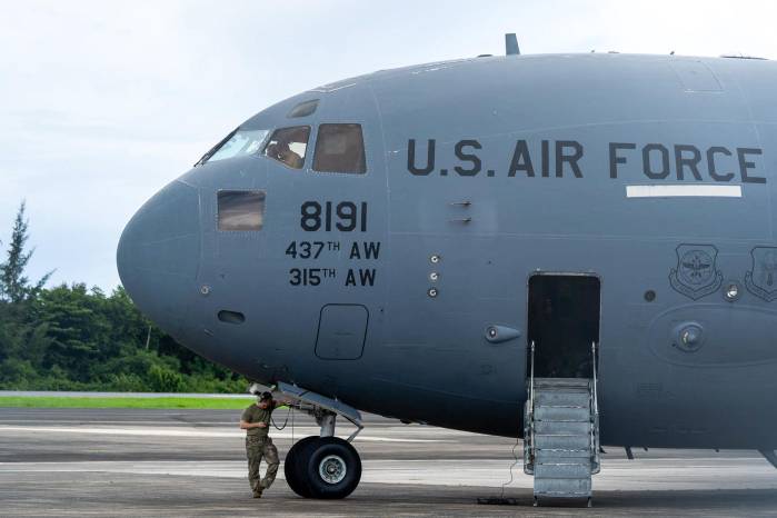 El jefe del Pentágono, Pete Hegseth, realizó una visita sorpresa a Puerto Rico el lunes, según informaron las autoridades, en un momento en que Estados Unidos utiliza las fuerzas militares que ha desplegado en la región para combatir a los cárteles de la droga.