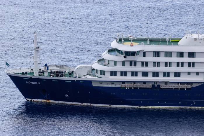 El MV Hondius tiene previsto atracar en Tenerife para el desembarco controlado de pasajeros y revisiones médicas.