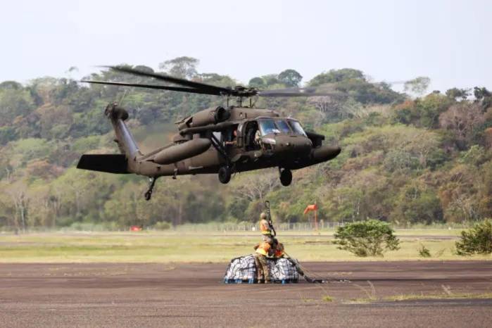 ¿Se desea retornar al militarismo?