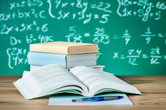La legislación busca facilitar la planificación de las familias y reducir el gasto escolar mediante la reutilización de textos durante cinco años.