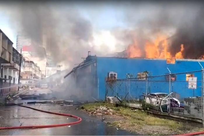Las autoridades mantienen las labores en el área para controlar la situación.