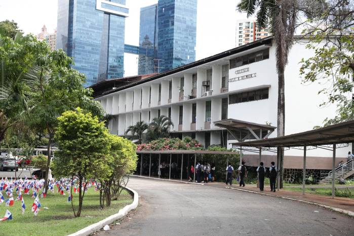 El Instituto José Antonio Remón Cantera fue escenario del incidente ocurrido durante los desfiles patrios del 10 de noviembre.