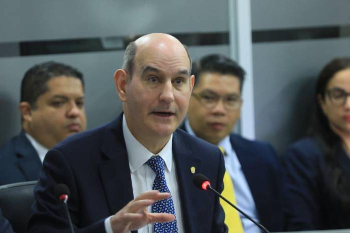 Felipe Chapman, ministro de Economía y Finanzas.