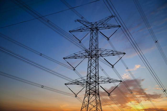 Etesa reconoció que los trabajos se encuentran parcialmente retrasados debido a las fuertes lluvias y tormentas eléctricas registradas en las zonas afectadas.