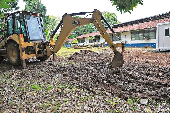Trabajos de construcción en la Escuela José Agustín Arango.