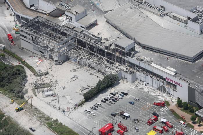Vista aérea del edificio del centro comercial Aeon Mall Kumamoto, gravemente dañado tras el terremoto que sacudió Kashima, en la prefectura de Kumamoto, al suroeste de Japón, el 29 de julio.